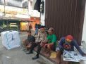 Babinkamtibmas Bongkaran Sambang Warga Slompretan, Sampaikan Pesan Anti Hoax
