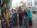 Sambang Pelayan Toko, Babinkamtibmas Bongkaran Sampaikan Pesan Jaga Kebersihan