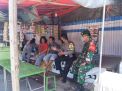 Babinkamtibmas Krembangan Utara Sambang Warung Makan, Sampaikan Himbauan Gunakan Masker
