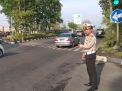 Unit Lantas Polsek Asemrowo Atur Lalu Lintas Pagi, Cegah Kemacetan