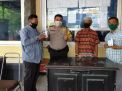 Babinkamtibmas Ampel Salurkan Bantuan Obat Lianhua Dari Polres Tanjung Perak Ke Warga PDP