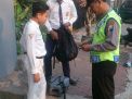 Babinkamtibmas Bongkaran Tegur Siswa SMPN 8, Agar Tidak Bawa Motor