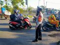 Unit Lantas Polsek Asemrowo Berikan Pelayanan Lewat Pengaturan Lalu Lintas Pagi