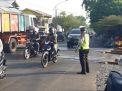 Unit Lantas Polsek Asemrowo Lakukan Pengaturan Pagi, Berikan Pelayanan Masyarakat