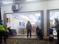Gelar Patroli Malam di Mini Market, Polsek Asemrowo Himbau Waspada Uang Palsu