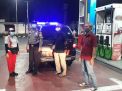 Polsek Asemrowo Gelar Patroli Malam di SPBU, Sampaikan Pesan Waspada Orang Tak Dikenal