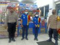 Polsek Krembangan Gelar Patroli Malam di Mini Market, Titip Pesan Waspada Kriminalitas & Uang Palsu