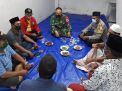 Babinkamtibmas Perak Timur Sampaikan Himbauan Patuh Protokol Kesehatan Kepada Tomas Rusunawa Jalan Indrapura