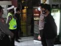 Pantau Kesehatan Tahanan, Polsek Asemrowo Lakukan Cek Rutin di Pagi Hari
