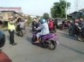 Unit Lantas Polsek Asemrowo Lakukan Pengaturan Pagi Cegah Kemacetan