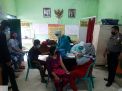 Babinkamtibmas Krembangan Utara Kawal Pelaksanaan Vaksinasi Covid-19 di Balai RW 05 Dapuan Baru