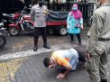 Polsek Asemrowo Gelar Operasi Penertiban Masker Bersama Instansi Samping di Jalan Asem Raya, Jaring 12 Pelanggar