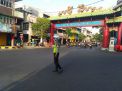 Unit Lantas Polsek Pabean Cantikan Atur Lalu Lintas Pagi di Jalan Kembang Jepun