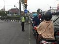 Unit Lantas Polsek Krembangan Lakukan Pengaturan Pagi Cegah Kemacetan