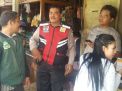 Babinkamtibmas Krembangan Utara Sosialisasi SPKT Door To Door Ke Pengunjung Warung