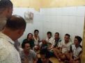 Antisipasi Tahanan Sakit, Polsek Asemrowo Lakukan Pengecekan Rutin