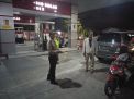 Polsek Asemrowo Gelar Patroli Malam di SPBU, Sampaikan Waspada 3C & Uang Palsu