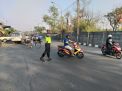 Polsek Asemrowo Beri Pelayanan Melalui Pengaturan Lalu Lintas Pagi