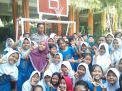 Babinkamtibmas Takal Kedinding Sampaikan Pesan Rajin Belajar Ke Murid-Murid SD