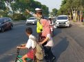 Unit Lantas Polsek Asemrowo Gelar Pengaturan Pagi Bantu Keberangkatan Anak Sekolah