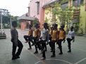 Panit Binmas Polsek Asemrowo Beri Pelatihan Baris Berbaris