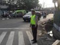 Unit Lantas Polsek Krembangan Cegah Kemacetan Pagi Lewat Pengaturan Rutin