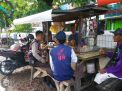 Babinkamtibmas Bongkaran Sampaikan Pesan Waspada Curanmor Ke Pengunjung Warung