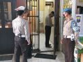Polsek Asemrowo Pantau Kesehatan Tahanan Lewat Pengecekan Setiap Hari