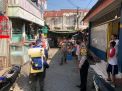 Babinkamtibmas Bongkaran Bersama Instansi Samping Lakukan Penyemprotan Disinfektan