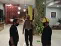Pantau Keamanan Hotel, Babinkamtibmas Nyamplungan Gelar Patroli Malam