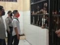 Antisipasi Penyelundupan Barang Terlarang, Polsek Kenjeran Lakukan Pemeriksaan Tahanan