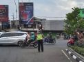 Unit Lantas Polsek Krembangan Lakukan Pengaturan Pagi Cegah Kemacetan