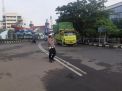 Bantu Keberangkatan Pekerja, Satlantas Polres Tanjung Perak Lakukan Pengaturan Pagi