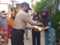 Babinkamtibmas Wonokusumo Bagikan Bantuan Beras Kepada Warga RW 03