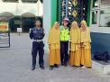 Personil Satlantas Polres Tanjung Perak Gelar Rabu Narsis ke SMA Mujahidin