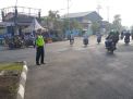 Polsek Asemrowo Atur Lalu Lintas Pagi di Jalan Dupak Rukun