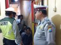 Polsek Semampir Laksanakan Pengecekan Tahanan, Dilanjutkan Pemberian Makan Pagi