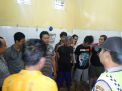 Polsek Asemrowo Laksanakan Pengecekan Pagi Tahanan