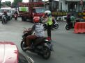 Polsek Asemrowo Berikan Pelayanan Masyarakat Lewat Pengaturan Lalu Lintas