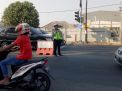 Unit Lantas Polsek Kenjeran Lakukan Pengaturan Pagi Cegah Kemacetan