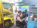 Babinkamtibmas Bongkaran Sambang Sopir Truk, Titip Pesan Tertib Berlalu Lintas