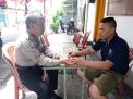 Panit Binmas Polsek Semampir Sampaikan Pesan Waspada Curanmor Ke Warga Tenggumung Baru