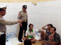 Pantau Kesehatan Tahanan, Polsek Asemrowo Lakukan Pengecekan Rutin Pagi & Malam