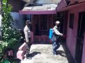 Babinkamtibmas Genting Kalianak & Satgas Linmas Lakukan Penyemprotan Disinfektan di Kampung-Kampung
