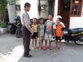Babinkamtibmas Takal Kedinding Himbau Anak-anak Tidak Main di Jalan Raya