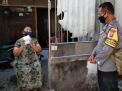 Babinkamtibmas Takal Kedinding Serahkan Obat Herbal Untuk Warga Positif Covid-19