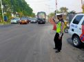 Unit Lantas Polsek Asemrowo Lakukan Pengaturan Pagi, Berikan Pelayanan Masyarakat