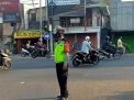 Unit Lantas Polsek Krembangan Lakukan Pengaturan Pagi, Cegah Kemacetan