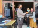 Babinkamtibmas Polsek Pabean Cantikan Serahkan Bantuan Sembako Dari Pemkot Surabaya Kepada Warga RW 08 Perak Utara