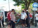 Polsek Kenjeran Bagikan Masker Untuk Pengunjung & Pedagang Pasar